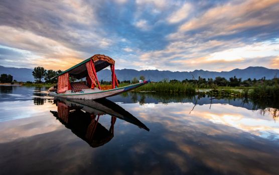 Read more about the article Delhi to Kashmir Tour Packages: Explore Paradise with Getaway Experiences