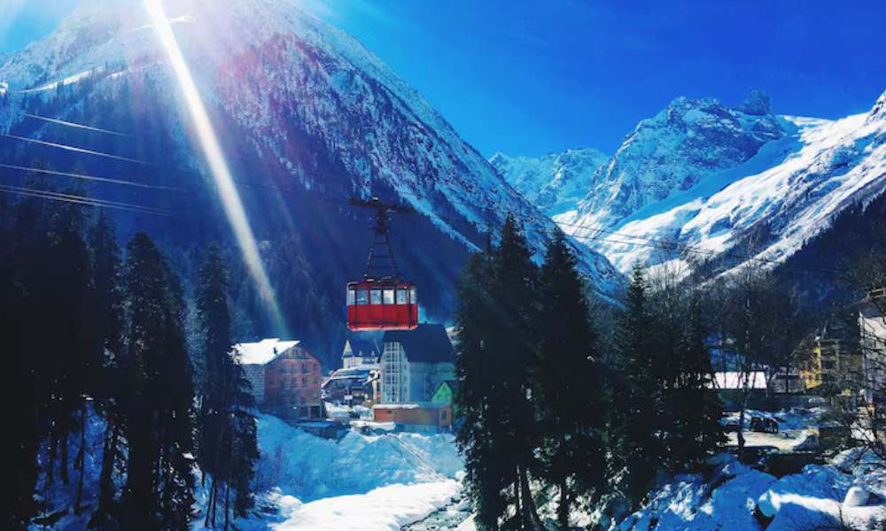 Read more about the article What Is the Best Kashmir Tour Package for a Family: A Complete Guide