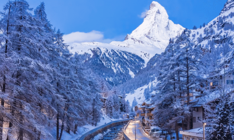 Read more about the article Travelling to Kashmir with Family: The Ultimate Guide