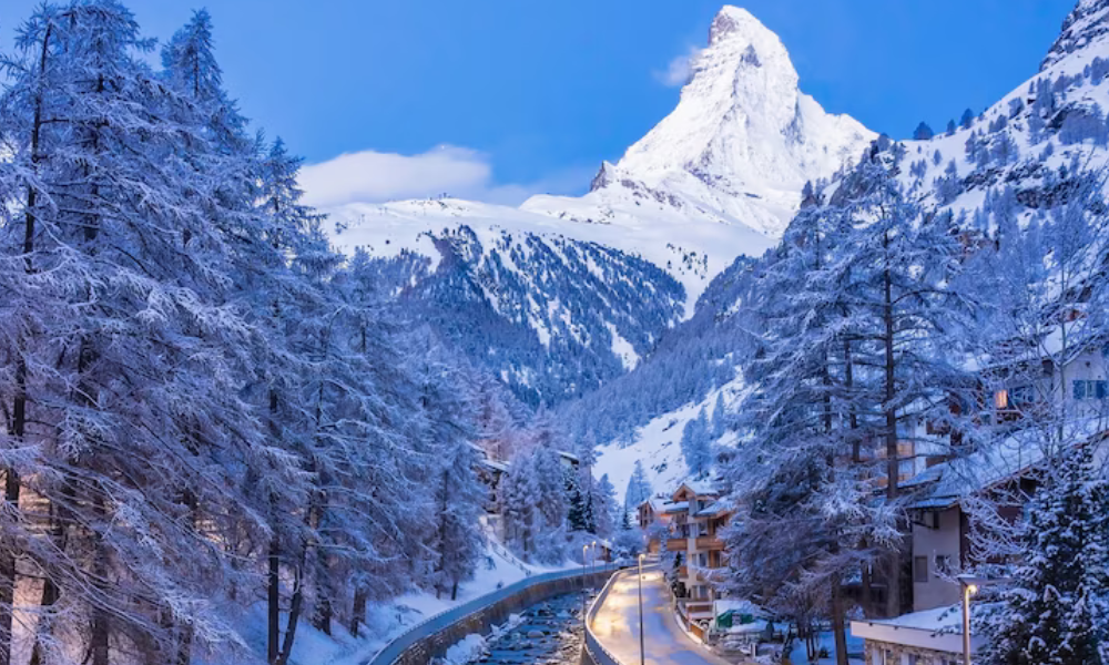 Read more about the article Travelling to Kashmir with Family: The Ultimate Guide