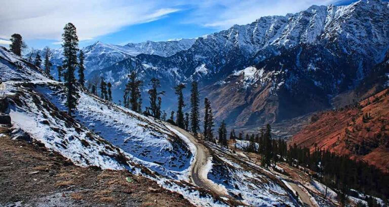Read more about the article Why the Manali–Shimla Package is Perfect for Families & Honeymooners